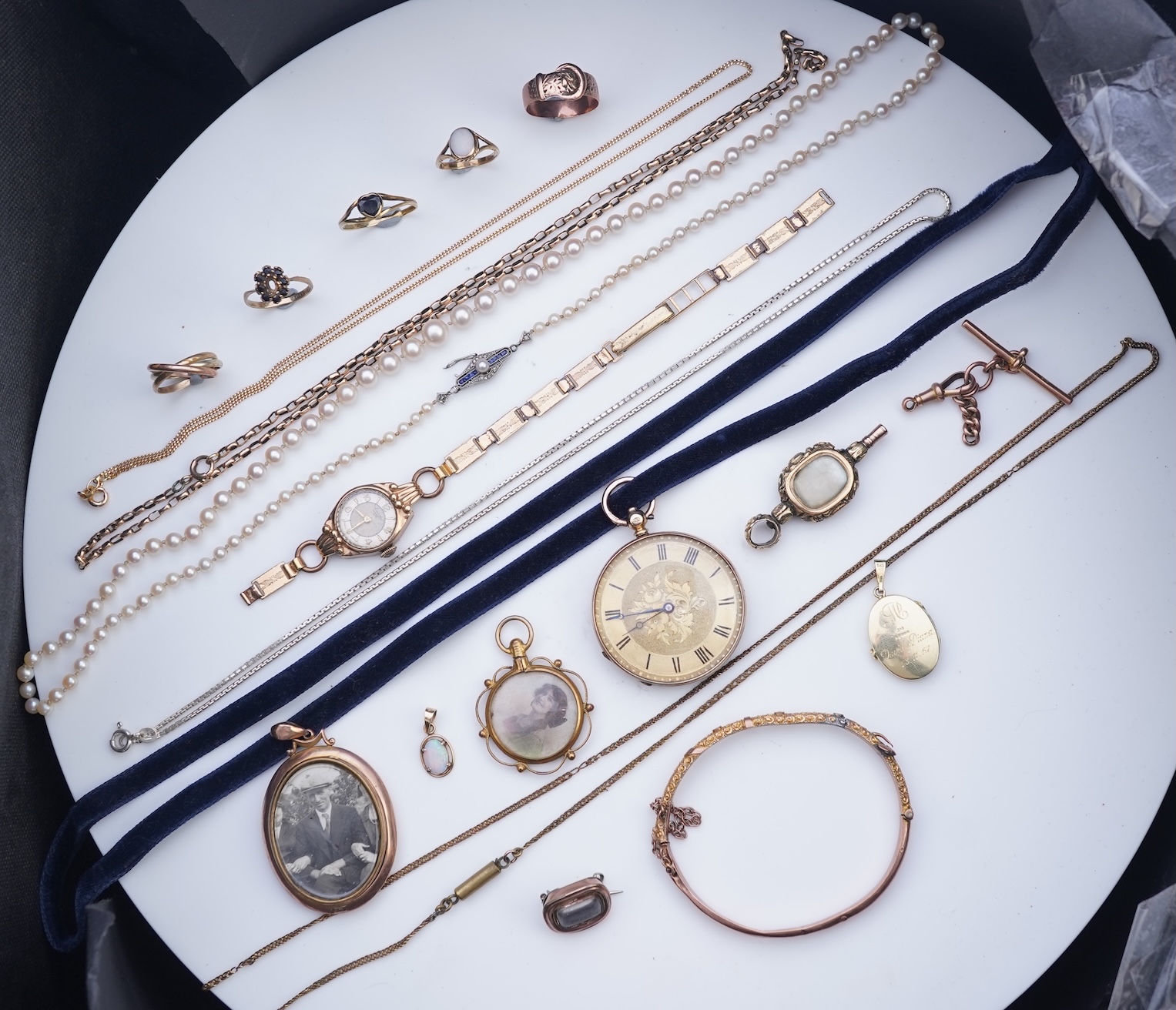 A collection of jewels, early-mid 20th century